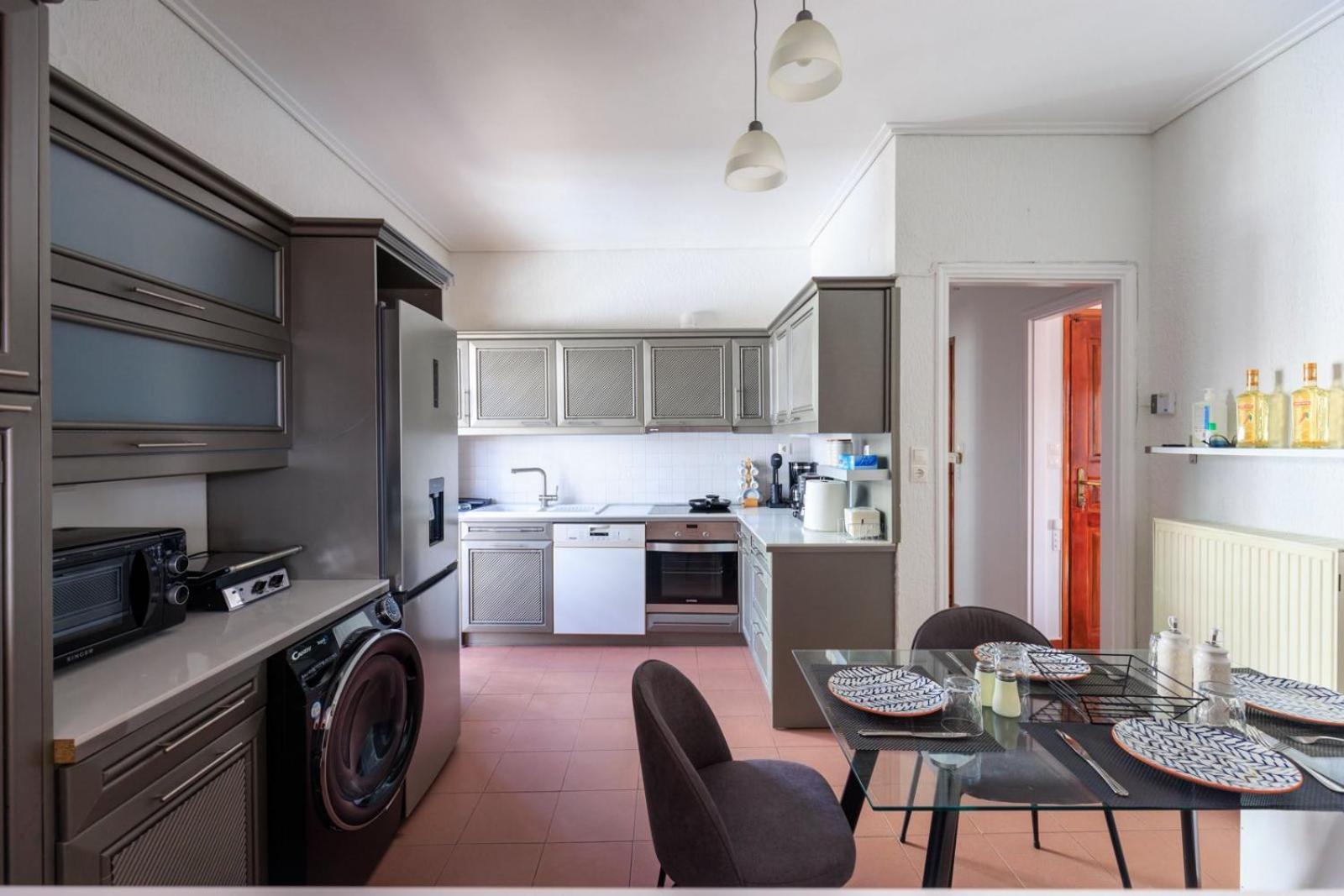 Aiolos Grand Super Lux Suite Kalamaki Alimos Near The Sea Ateny Zewnętrze zdjęcie